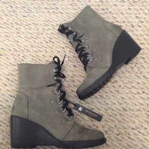 🆕 SOREL x Anthropologie gray leather wedge boots